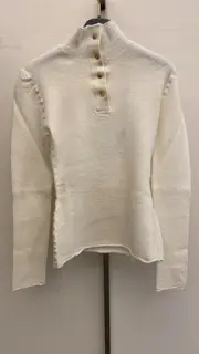 Long-sleeved sweater chalk color