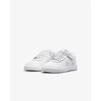 在飛比找momo購物網優惠-【NIKE 耐吉】休閒鞋 運動鞋 FORCE 1 LOW E