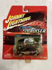 JOHNNY LIGHTNING CUSTOM 2002 CHRYSLER PT CRUISER WHITE LIGHTNING