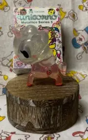 Tokidoki UNICORNO METALLICO S5 ROSA LATTE Vinyl Figure with Acrylic Display Case