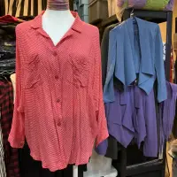 在飛比找蝦皮購物優惠-711二手8成新紅色點點8分袖襯衫 飛鼠袖 搖滾女裝 夏季罩