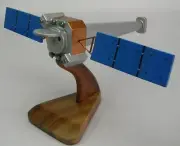 Chandra X-Ray Observatory Satellite Desk Wood Model Regular New Free Shipping