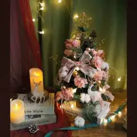 在飛比找momo購物網優惠-【KIRA與花花藝】PE法式質感聖誕樹/中-浪漫粉/桌上聖誕
