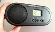TALKING ENGLISH HUMAN VOICE SPEAKING Battery Power Snooze Alarm Clock LOUD ZZZZ