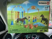 Schleich Farm World Pony Agility Training 42481 --NEW IN BOX