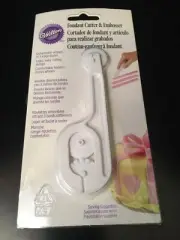 Wilton Fondant Cutter and Embosser - NEW - 3 Edge Styles - Cake Decorating