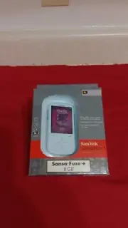SanDisk Sansa Fuze+ White 8GB Digital Media MP3 WMA Player SDMX20R-008GW-A57B
