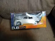 Jada 1/24 Scale Diecast 53809 - 2002 Cadillac Escalade EXT - Cream