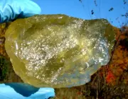 Libyan Desert Glass Meteorite Tektite impact specimen( 1330 crt)Big Gem AAAAA+