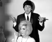 PAUL McCARTNEY AND DUSTY SPRINGFIELD - 8X10 PUBLICITY PHOTO (WW269)