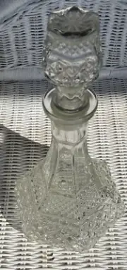 VINTAGE CUT CRYSTAL GLASS DECANTER WHISKEY, VODKA. COGNAC, WINE BOTTLE