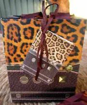 12 PACK LEOPARD PRINT 11 X 14 X 6.5CM GIFT BAGS WITH RIBBON HANDLES & GIFT CARD