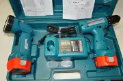Makita 6227DWLE 12-Volt Ni-Cad 3/8-Inch Cordless Driver/Drill Kit with Flashligh