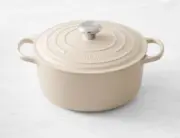 Le Creuset Signature Enameled Cast Iron Round Oven. Brioche Color. 5.5 Qt. NIB