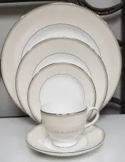 Wedgwood Fine Bone China KNIGHTSBRIDGE 5Pc Set BRAND NEW Never Used