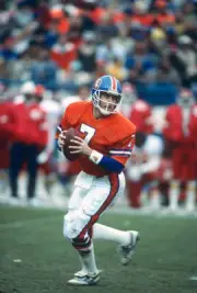 John Elway Denver Broncos drops back to pass v Washington Re- Football Photo 1