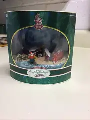 2001 Holiday Hot Wheels Santa's Holiday Surf Crate New In Box. ￼