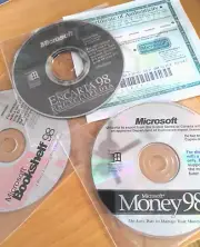 New Microsoft Bookshelf, Money, and Encarta 1998 PC Software, 3 CDs COD