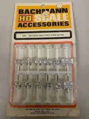 Bachmann HO scale 2304 24 Piece Railroad And Street Signs - NEW