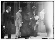 Mrs. W.H. Taft in New York c1900 Large Old Photo