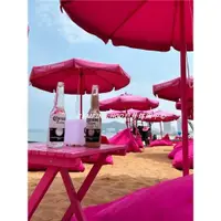 在飛比找ETMall東森購物網優惠-節日裝飾粉色玫紅色戶外沙灘傘遮陽傘網紅沙灘海邊太陽傘羅馬傘
