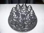 Nordic Ware Holiday Tree Bundt Cake Pan Mold Cast Aluminum 10 Cups Christmas NEW