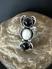 Womens Black Onyx White MOP Cluster Navajo Sterling Silver Ring Size 6 18887