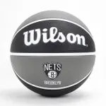 【WILSON】WILSON 籃球 7號球 NBA 隊徽系列 NETS 籃網 橡膠 運動 比賽 維爾遜 黑灰(WTB1300XBBRO)