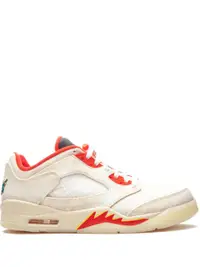 在飛比找Farfetch優惠-Air Jordan 5 Retro Low "Chines