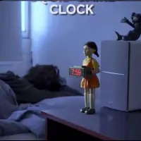 在飛比找蝦皮商城精選優惠-魷魚遊戲圓形鬧鐘喚醒樹脂娃娃時鐘可怕的聲音 Tik Tok 