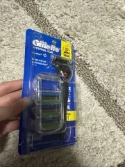 GILLETTE PROGLIDE RAZOR HANDLE, 5 Blades But One Is Missing Damage Box!