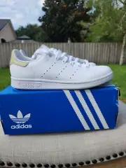 Size 5.5 adidas Stan Smith Cloud White / Gold Metallic-
