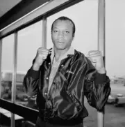 American boxer James Smith at the airport, UK, 3rd May 1984. - Old Photo