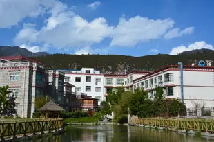 林芝平措康桑藏泊花園酒店Pingcuo Kangsang Zangbo Garden Hotel