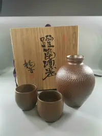 在飛比找樂天市場購物網優惠-日本森山燒 酒壺對杯 酒瓶 酒盞 茶杯，采用復雜的跳刀陶瓷工