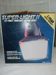 NOS Super-Light Dusk to Dawn Mercury Vapor Security Light 175 Watt Made in USA