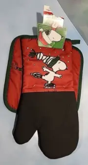 Peanuts Snoopy Potholder & Dashing Through The Snow Oven Mitt New