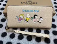 在飛比找Yahoo!奇摩拍賣優惠-雅格時尚精品代購Coach CF219 史努比圖章 拉鍊式長