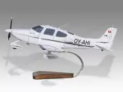 Cirrus SR20 Desk Wood Airplane New Model Small Scale 1/48