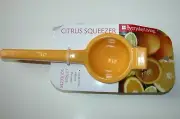 NEW NWT Orange Squeezer Manual Hand Held Lime Lemon Citrus Juice Press Juicer