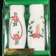 VTG 2 Retro Holiday Fingertip Towels Embroidered Christmas Poinsettias Candles