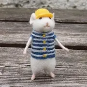 2PCS Mice Needle Felting Kit, Non-Finished Felt Mouse Craft Kit, Beginner Unfinished Wool Felt Mouse Craft Kit for Beginner DIY Craft (Striped Vest)