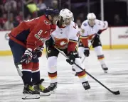 Alex Ovechkin vs Jaromir Jagr Faceoff Capitals Flames 8x10 NHL Hockey Photo