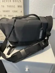 Thule TCDM-100 Covert Small DSLR Messenger Bag (Dark Shadow)
