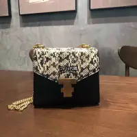 在飛比找Yahoo!奇摩拍賣優惠-TORY BURCH 美國輕奢時尚 蛇紋T字鎖翻蓋鍊條包 晚