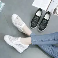 在飛比找momo購物網優惠-【Taroko】花漾蕾絲透膚內增高休閒鞋(白色黑色2色全尺碼