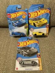 2021 Hot Wheels 94 BUGATTI EB110 SS 3 Color Variation Blue & Yellow & Gray