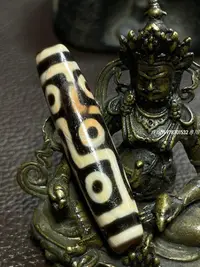 在飛比找Yahoo!奇摩拍賣優惠-舊藏老天珠至純紅朱砂9眼老天珠珠身有一天然佛眼 XM1789