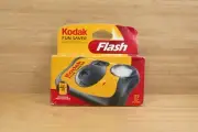 New Kodak FUN SAVER Single Use Camera 35mm film Camera, Expired 07/2006
