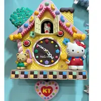 在飛比找蝦皮購物優惠-日本進口Hello Kitty波麗材質糖果屋造型掛鐘每小時1